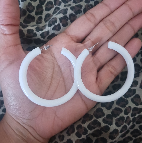 Women White Hoop Earrings - Picture 2 of 4